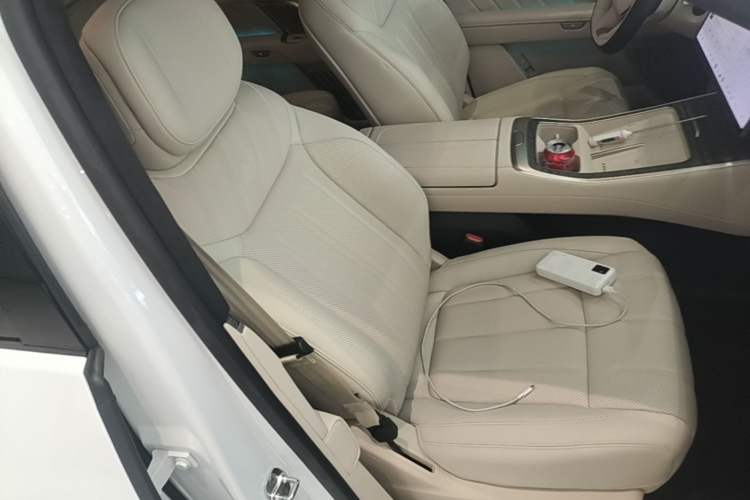 Used ONVO Luxeed L90 2025 Model—Ultra Six-Seater Version Right Front Seat