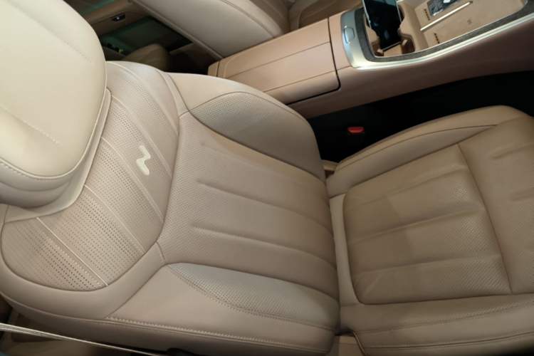 Used ONVO Luxeed L90 2025 Model—Max Six-Seater Version Right Front Seat