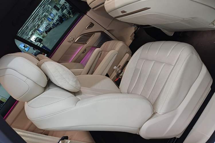 Used ONVO Luxeed L90 2025 Model Ultra Six-Seater 60-degree Battery Edition Right Front Seat