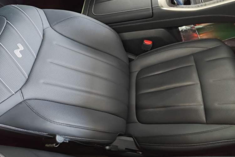 Used ONVO Luxeed L90 2025 Model—Ultra Six-Seater Version Right Front Seat