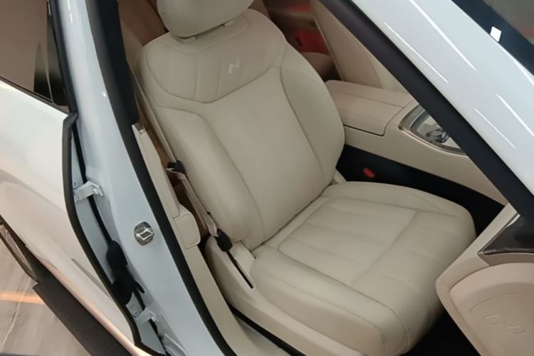 Used ONVO Luxeed L90 2025 Model Ultra Six-Seater 60-degree Battery Edition Right Front Seat