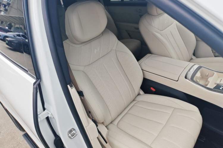 Used ONVO Luxeed L90 2025 Model—Ultra Six-Seater Version Right Front Seat