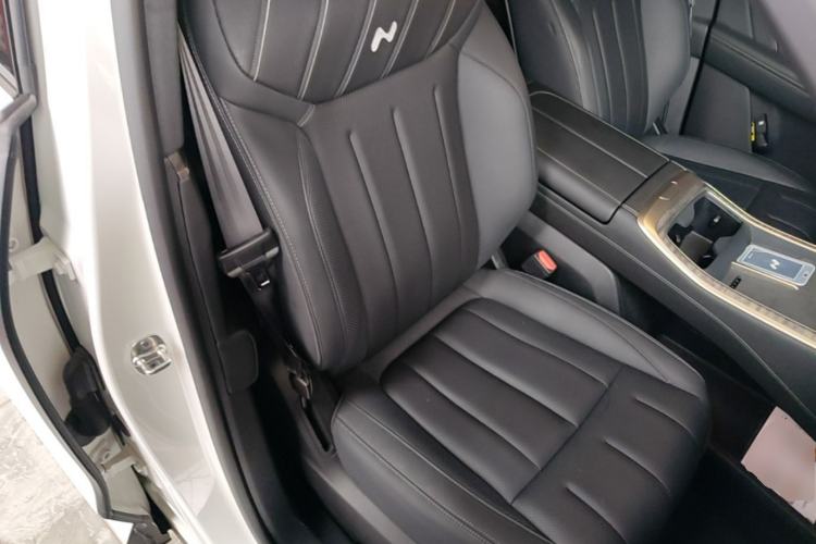 Used ONVO Luxeed L90 2025 Model—Max Six-Seater Version Right Front Seat