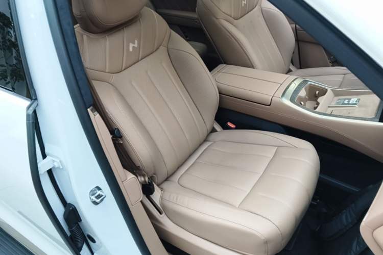 Used ONVO Luxeed L90 2025 Model—Max Six-Seater Version Right Front Seat