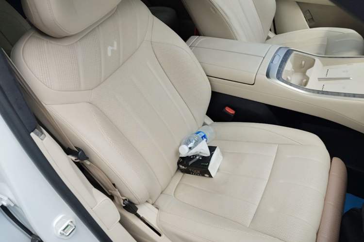 Used ONVO Luxeed L90 2025 Model—Max Six-Seater Version Right Front Seat
