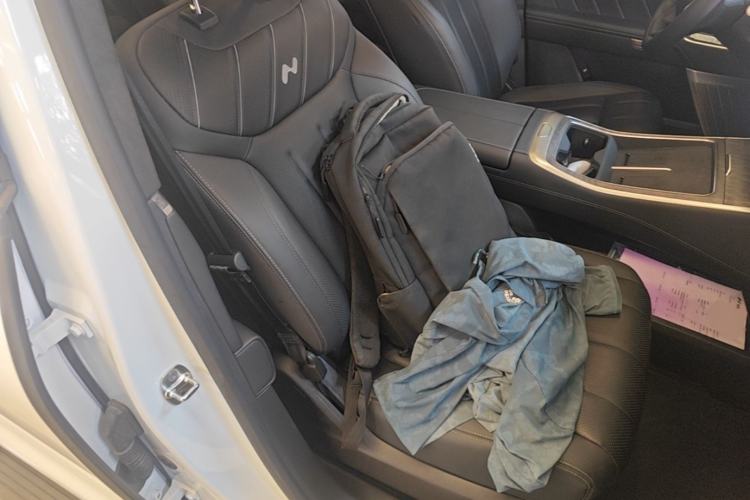 Used ONVO Luxeed L90 2025 Model—Ultra Six-Seater Version Right Front Seat