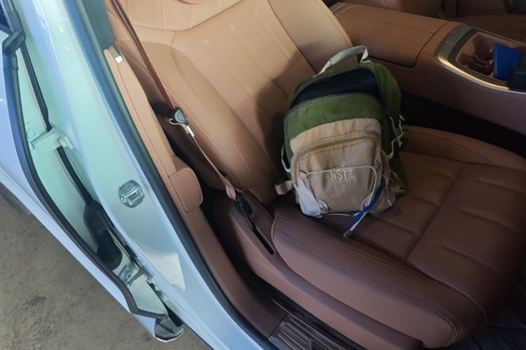 Used ONVO Luxeed L90 2025 Model—Max Six-Seater Version Right Front Seat