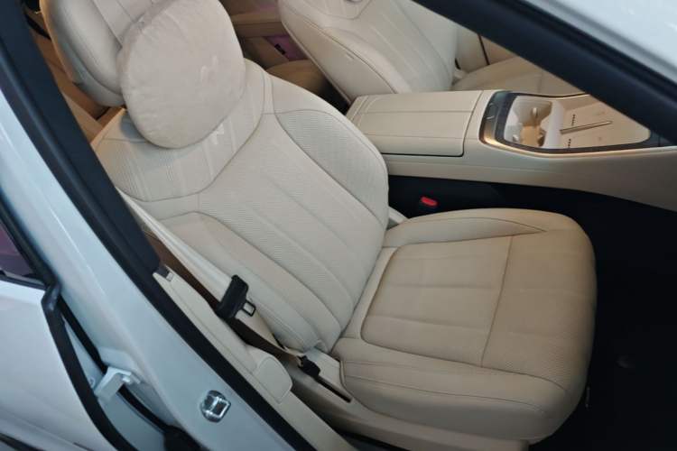 Used ONVO Luxeed L90 2025 Model—Max Six-Seater Version Right Front Seat