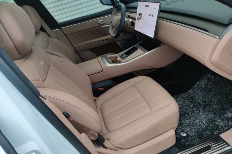 Used ONVO Luxeed L90 2025 Model—Ultra Six-Seater Version Right Front Seat