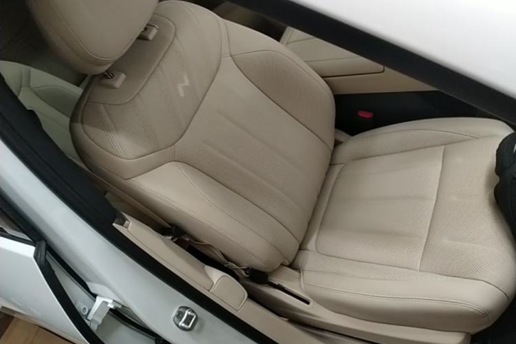 Used ONVO Luxeed L90 2025 Model—Max Six-Seater Version Right Front Seat