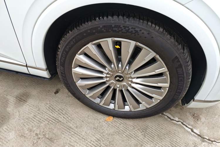 Used ONVO Luxeed L90 2025 Model—Ultra Six-Seater Version Right Front Wheel Hub