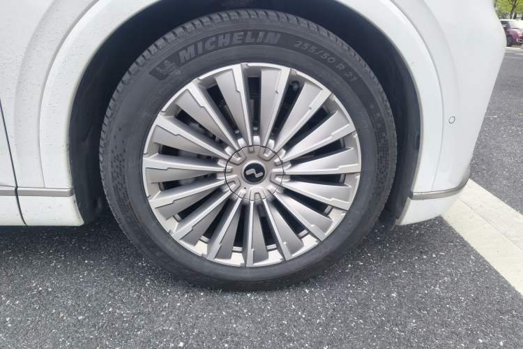 Used ONVO Luxeed L90 2025 Model—Max Six-Seater Version Right Front Wheel Hub