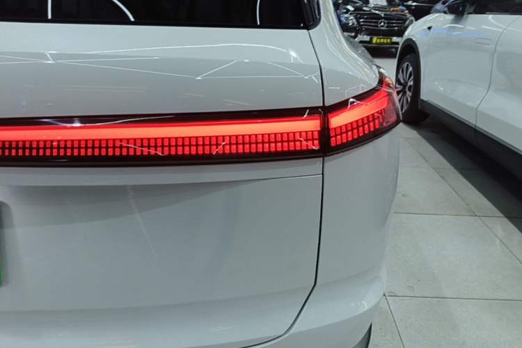 Used ONVO Luxeed L90 2025 Model—Max Six-Seater Version Right Rear Taillight