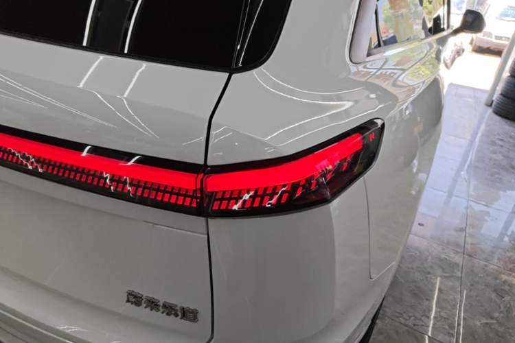 Used ONVO Luxeed L90 2025 Model—Ultra Six-Seater Version Right Rear Taillight