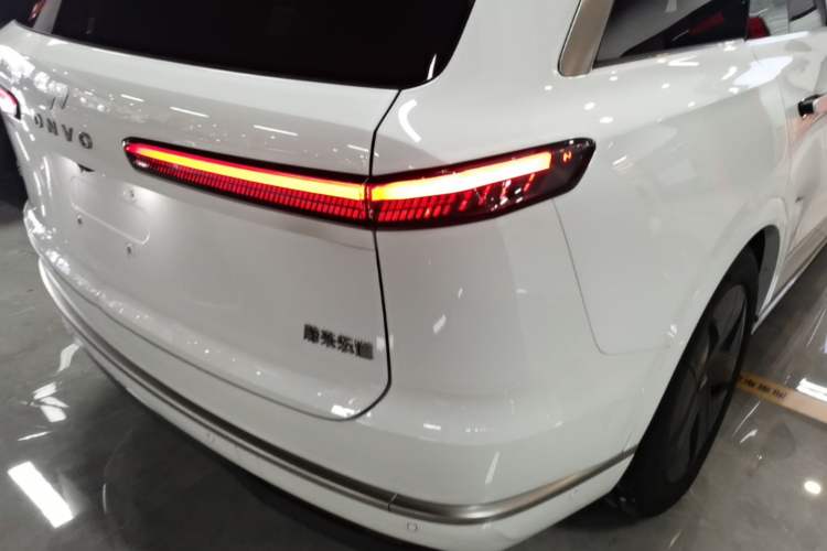 Used ONVO Luxeed L90 2025 Model Max Six-Seater 60-degree Battery Edition Right Rear Taillight
