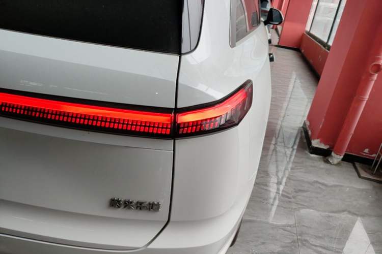 Used ONVO Luxeed L90 2025 Model—Max Six-Seater Version Right Rear Taillight