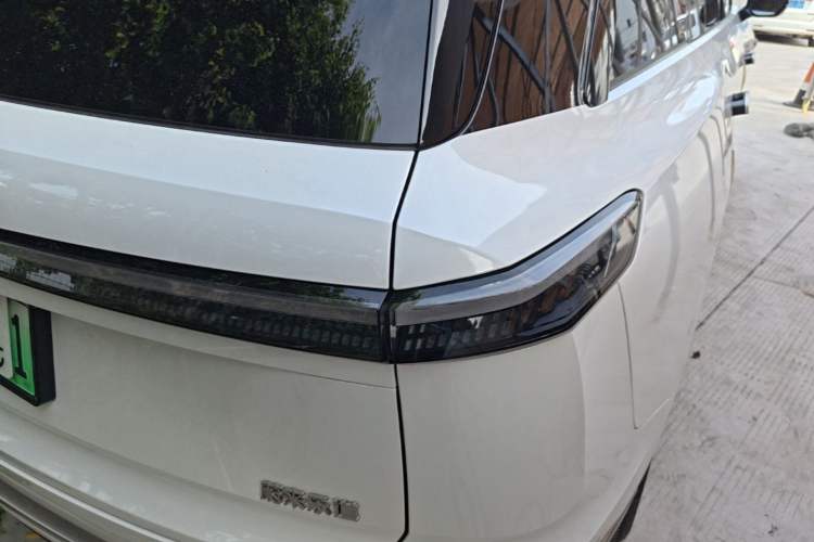Used ONVO Luxeed L90 2025 Model—Max Six-Seater Version Right Rear Taillight