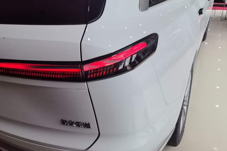 Used ONVO Luxeed L90 2025 Model—Pro Six-Seater Version Right Rear Taillight