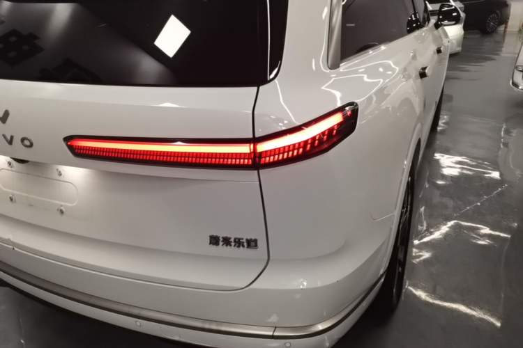 Used ONVO Luxeed L90 2025 Model—Max Six-Seater Version Right Rear Taillight