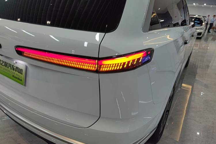 Used ONVO Luxeed L90 2025 Model—Pro Six-Seater Version Right Rear Taillight