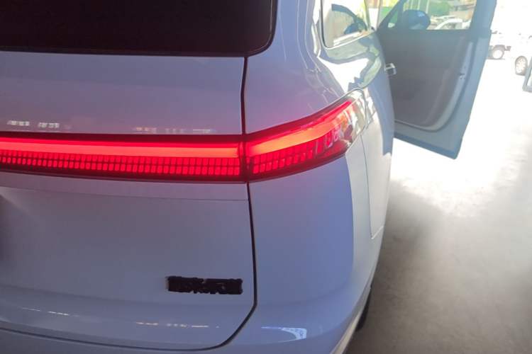 Used ONVO Luxeed L90 2025 Model—Max Six-Seater Version Right Rear Taillight