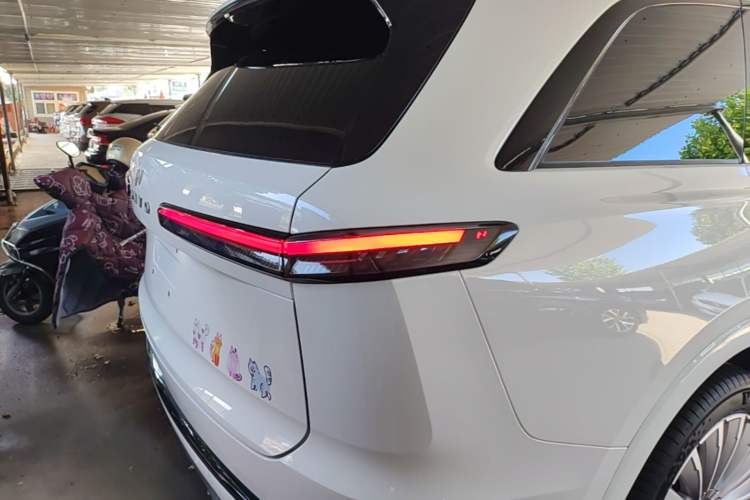 Used ONVO Luxeed L90 2025 Model—Ultra Six-Seater Version Right Rear Taillight