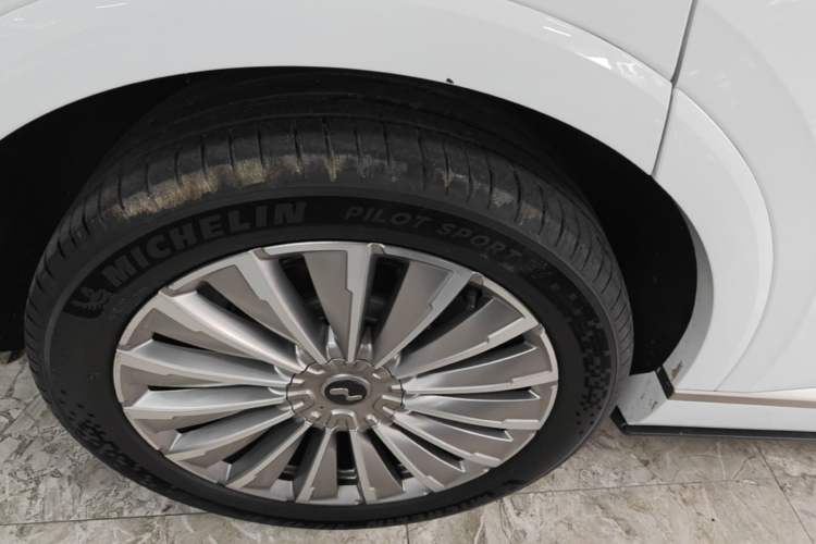 Used ONVO Luxeed L90 2025 Model—Ultra Six-Seater Version Right Rear Wheel Hub