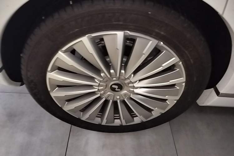 Used ONVO Luxeed L90 2025 Model—Max Six-Seater Version Right Rear Wheel Hub