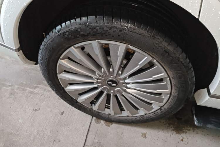 Used ONVO Luxeed L90 2025 Model—Ultra Six-Seater Version Right Rear Wheel Hub