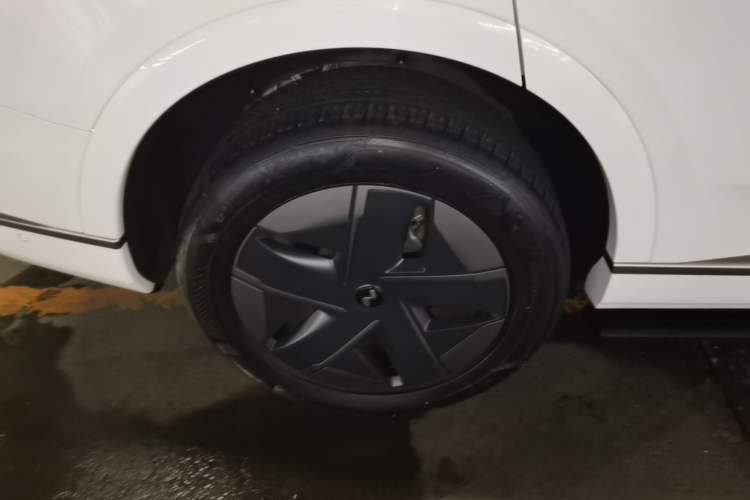 Used ONVO Luxeed L90 2025 Model—Max Six-Seater Version Right Rear Wheel Hub