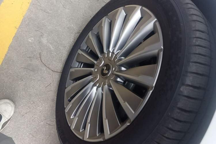 Used ONVO Luxeed L90 2025 Model—Max Six-Seater Version Right Rear Wheel Hub