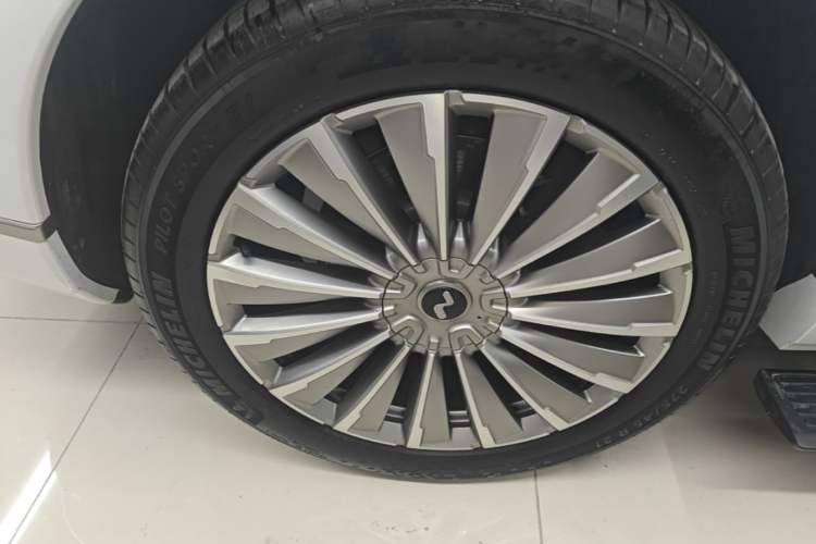 Used ONVO Luxeed L90 2025 Model—Max Seven-Seater Version Right Rear Wheel Hub