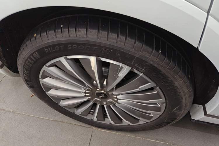 Used ONVO Luxeed L90 2025 Model Ultra Six-Seater 60-degree Battery Edition Right Rear Wheel Hub