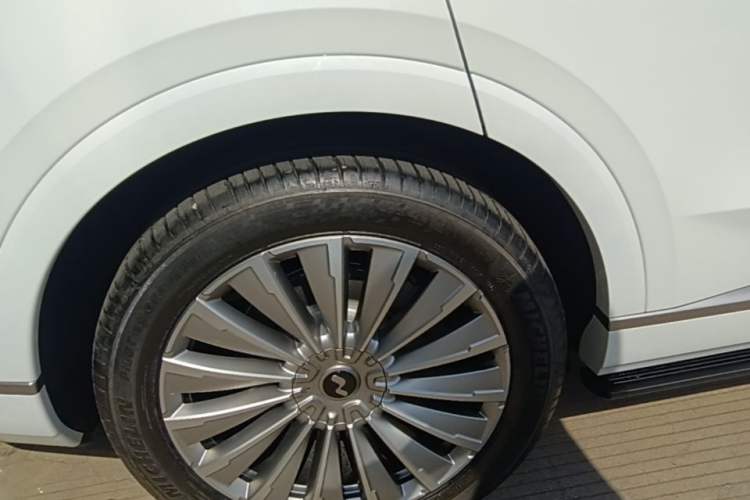 Used ONVO Luxeed L90 2025 Model—Ultra Six-Seater Version Right Rear Wheel Hub