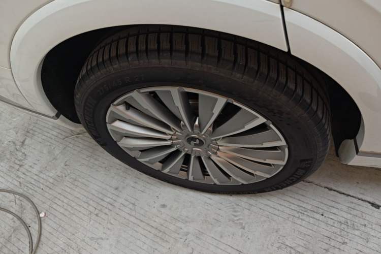 Used ONVO Luxeed L90 2025 Model—Max Six-Seater Version Right Rear Wheel Hub