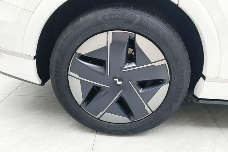 Used ONVO Luxeed L90 2025 Model—Max Six-Seater Version Right Rear Wheel Hub