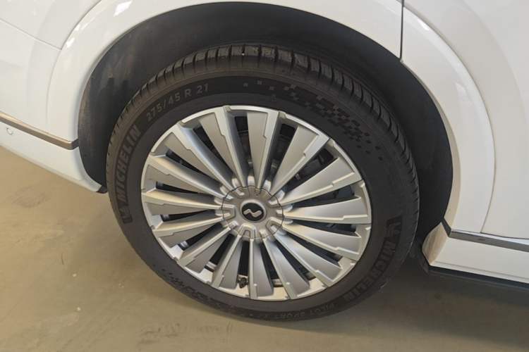 Used ONVO Luxeed L90 2025 Model—Ultra Six-Seater Version Right Rear Wheel Hub