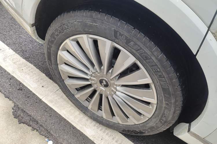Used ONVO Luxeed L90 2025 Model Max Six-Seater 60-degree Battery Edition Right Rear Wheel Hub