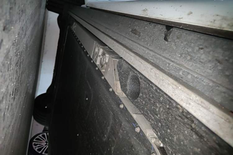 Used ONVO Luxeed L90 2025 Model—Ultra Six-Seater Version Right Side Sill