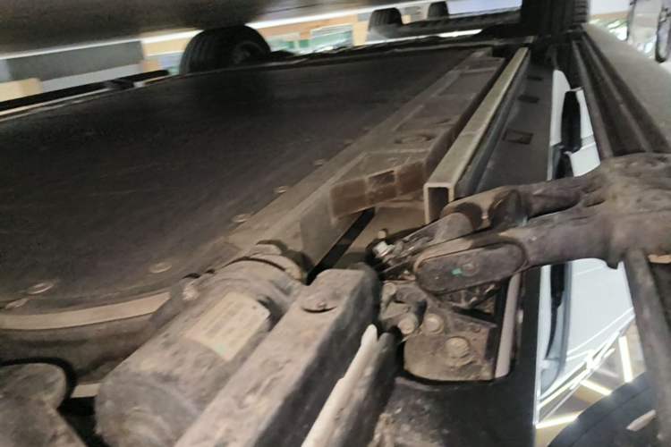 Used ONVO Luxeed L90 2025 Model—Max Six-Seater Version Right Side Sill