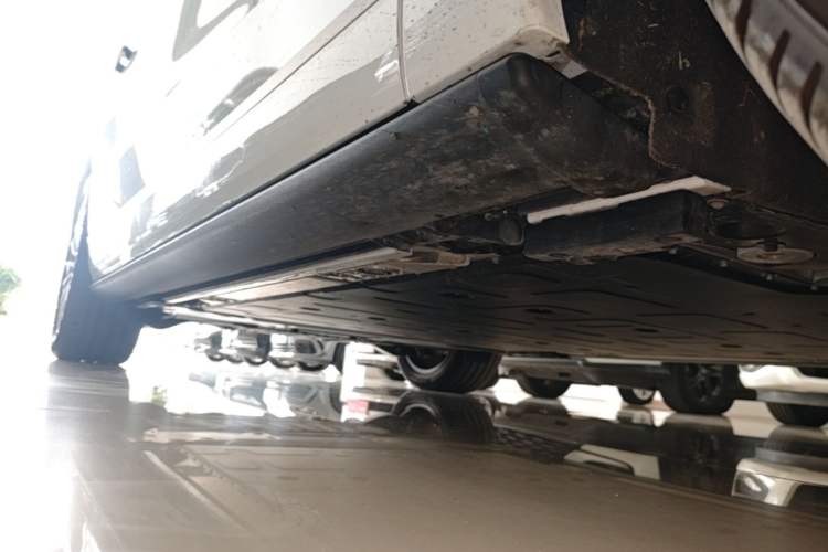 Used ONVO Luxeed L90 2025 Model—Ultra Six-Seater Version Right Side Sill