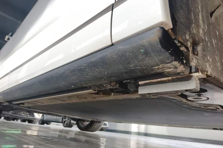 Used ONVO Luxeed L90 2025 Model—Max Six-Seater Version Right Side Sill