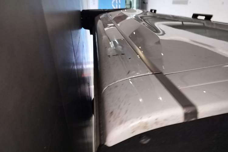 Used ONVO Luxeed L90 2025 Model—Max Six-Seater Version Right Side Sill