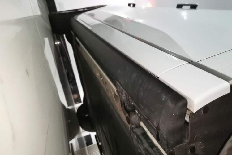 Used ONVO Luxeed L90 2025 Model—Max Six-Seater Version Right Side Sill
