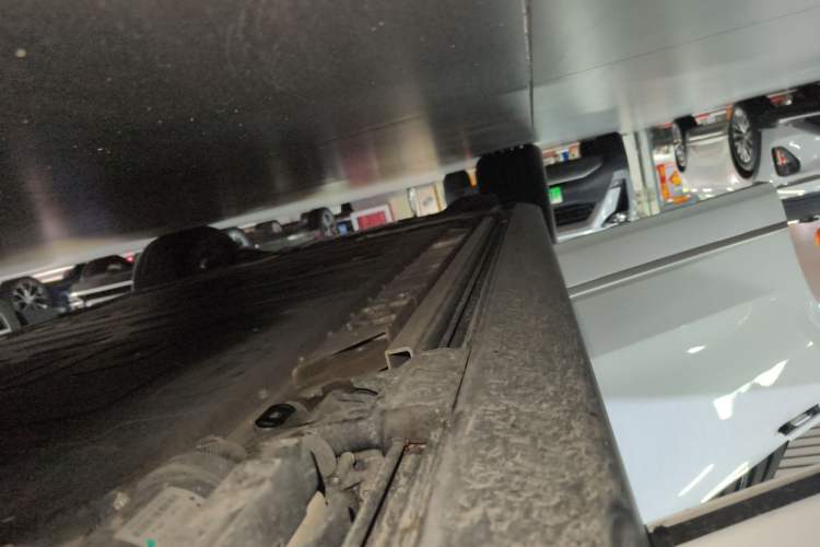 Used ONVO Luxeed L90 2025 Model—Max Six-Seater Version Right Side Sill