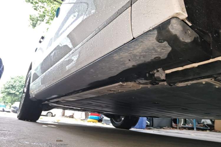 Used ONVO Luxeed L90 2025 Model—Ultra Six-Seater Version Right Side Sill