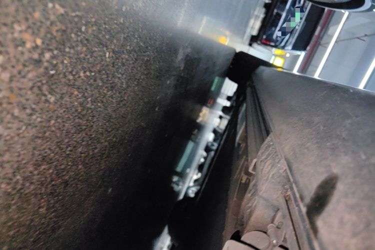 Used ONVO Luxeed L90 2025 Model—Ultra Six-Seater Version Right Side Sill