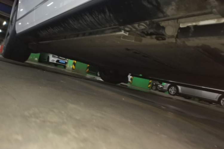 Used ONVO Luxeed L90 2025 Model—Max Six-Seater Version Right Side Sill