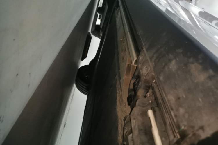 Used ONVO Luxeed L90 2025 Model—Ultra Six-Seater Version Right Side Sill
