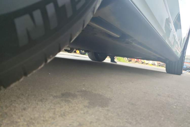 Used ONVO Luxeed L90 2025 Model—Max Six-Seater Version Right Side Sill